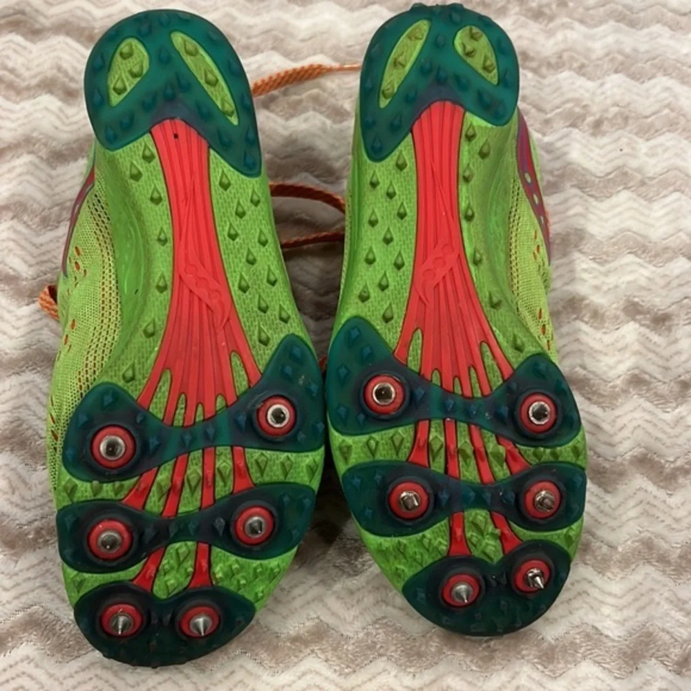 Women’s running shoes with spikes. Size 6.5. Saucony Racing. EUC.